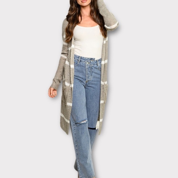 🟥SALE☄️HOST PICK🩶Long Sleeve Striped Cardigan w/pockets - Picture 2 of 6